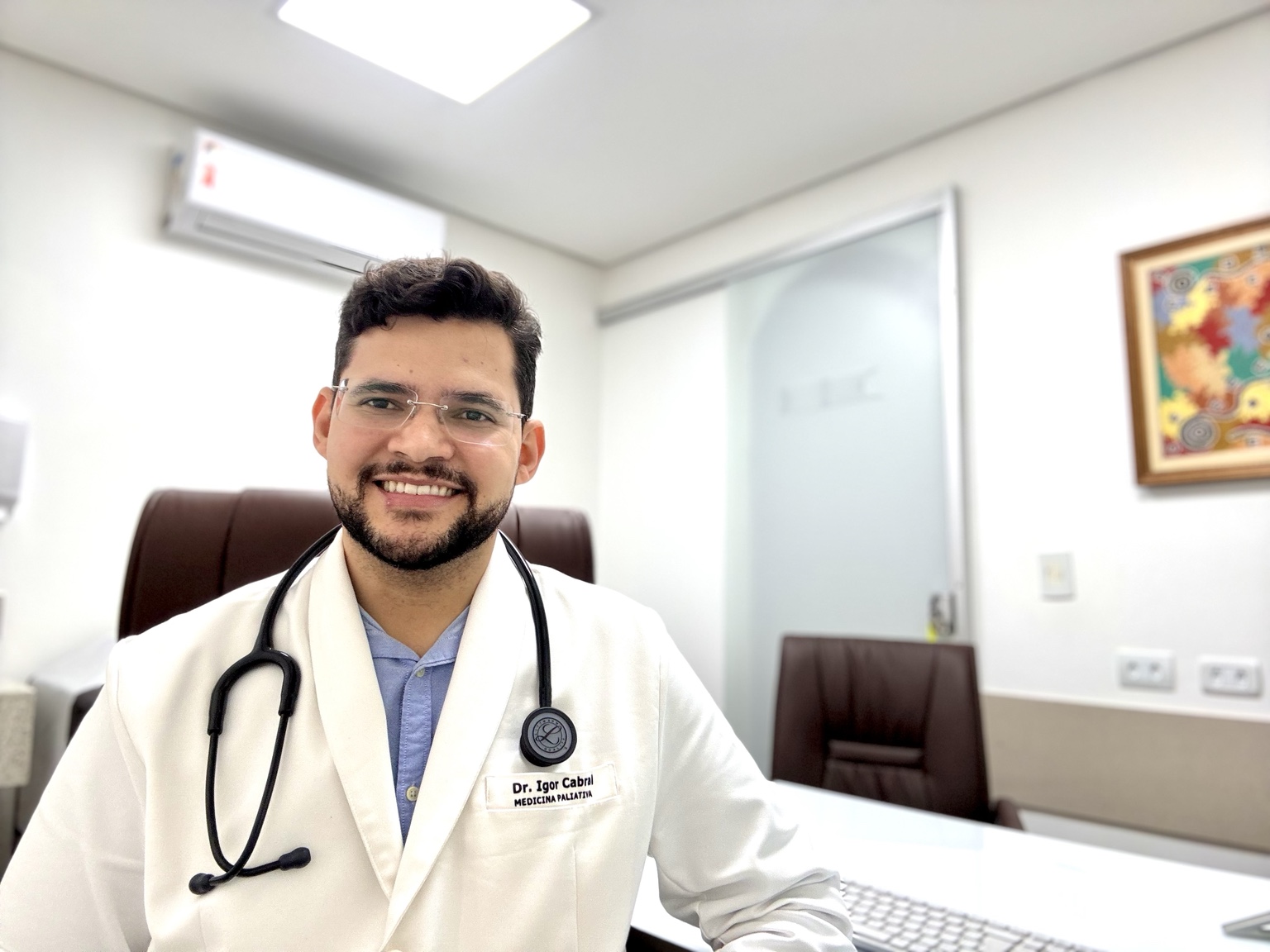 Dr. Igor Cabral em atendimento